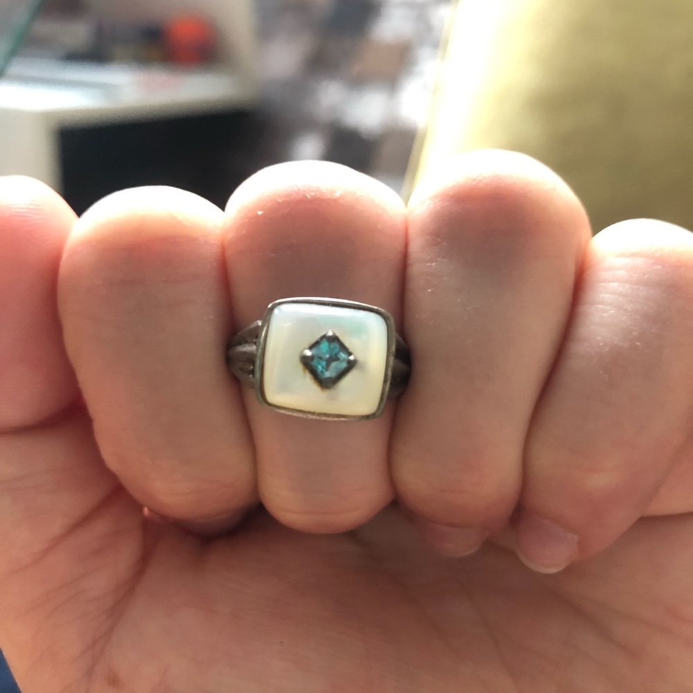 Mother of pearl and blue sapphire ring, sz 4